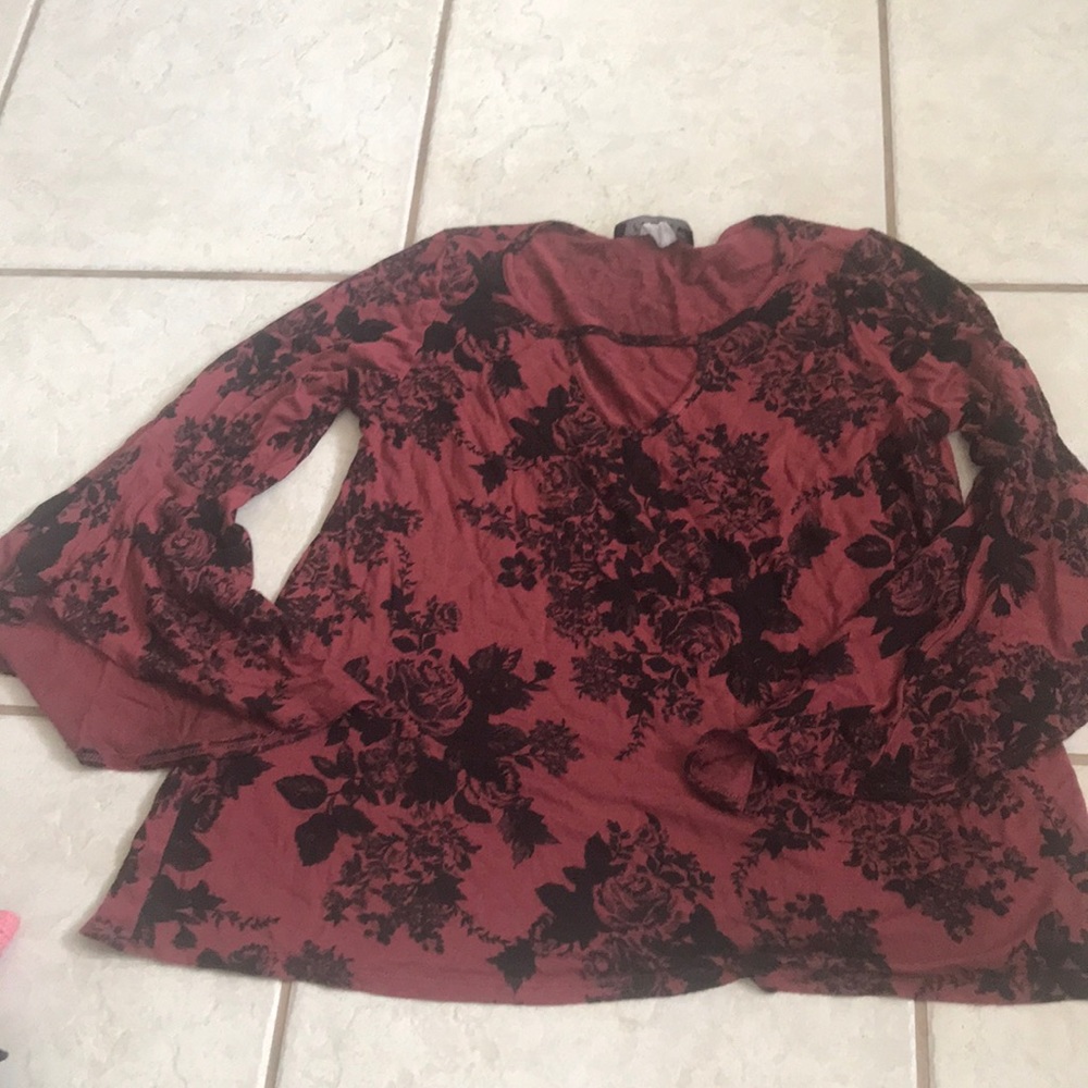 Bell sleeve blouse with neck detail